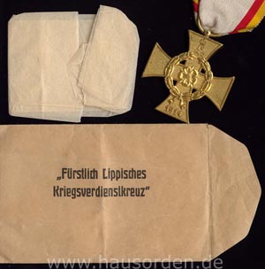 Verleihungstüte zum Kriegsverdienstkreuz