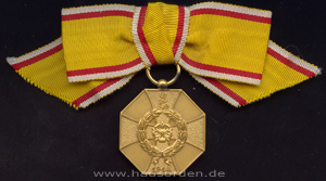 Kriegsehrenmedaille an Damenschleife